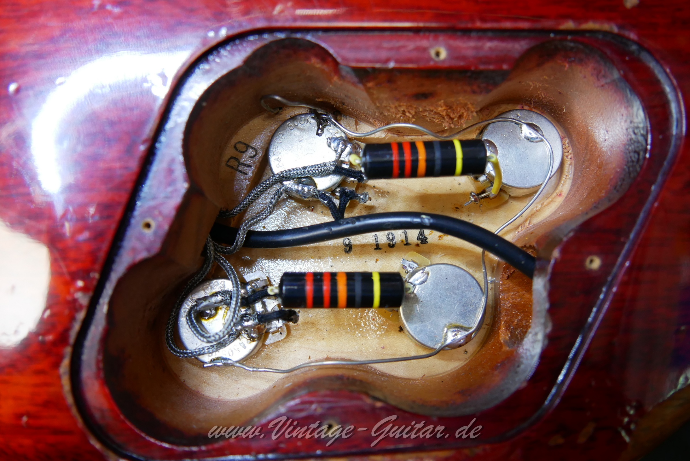 img/vintage/5672/Gibson_Les_Paul_Standard_Collectors_Choice_no_8_The Beast_Bernie_Marsden_burst_2013_a-013.JPG